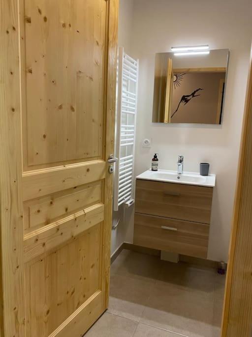 Gorgeous 2 Bedroom, 2 Full Bath, Ski In Apartment! Winner Of 2025 And 2024 Traveller Award! Морзин Екстериор снимка